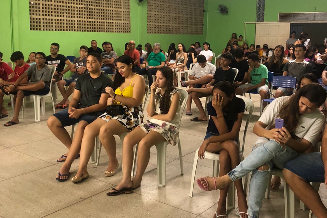 PREFEITURA REALIZA AÇÃO DE EDUCAÇÃO EM SAÚDE NA ESCOLA ESTADUAL OTONIEL TOMAZ DE ALMEIDA EM COMEMORAÇÃO AO DIA DO ESTUDANTE