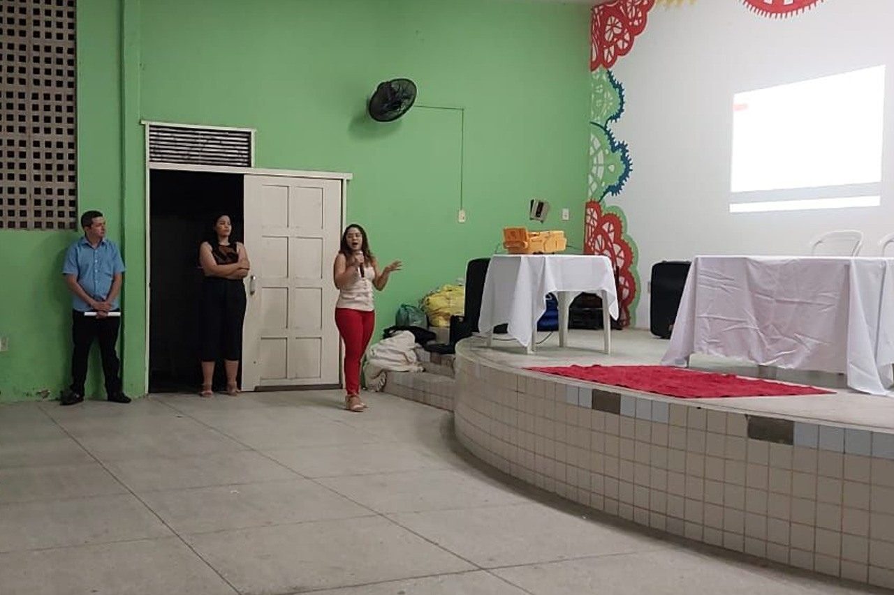 PREFEITURA REALIZA AÇÃO DE EDUCAÇÃO EM SAÚDE NA ESCOLA ESTADUAL OTONIEL TOMAZ DE ALMEIDA EM COMEMORAÇÃO AO DIA DO ESTUDANTE