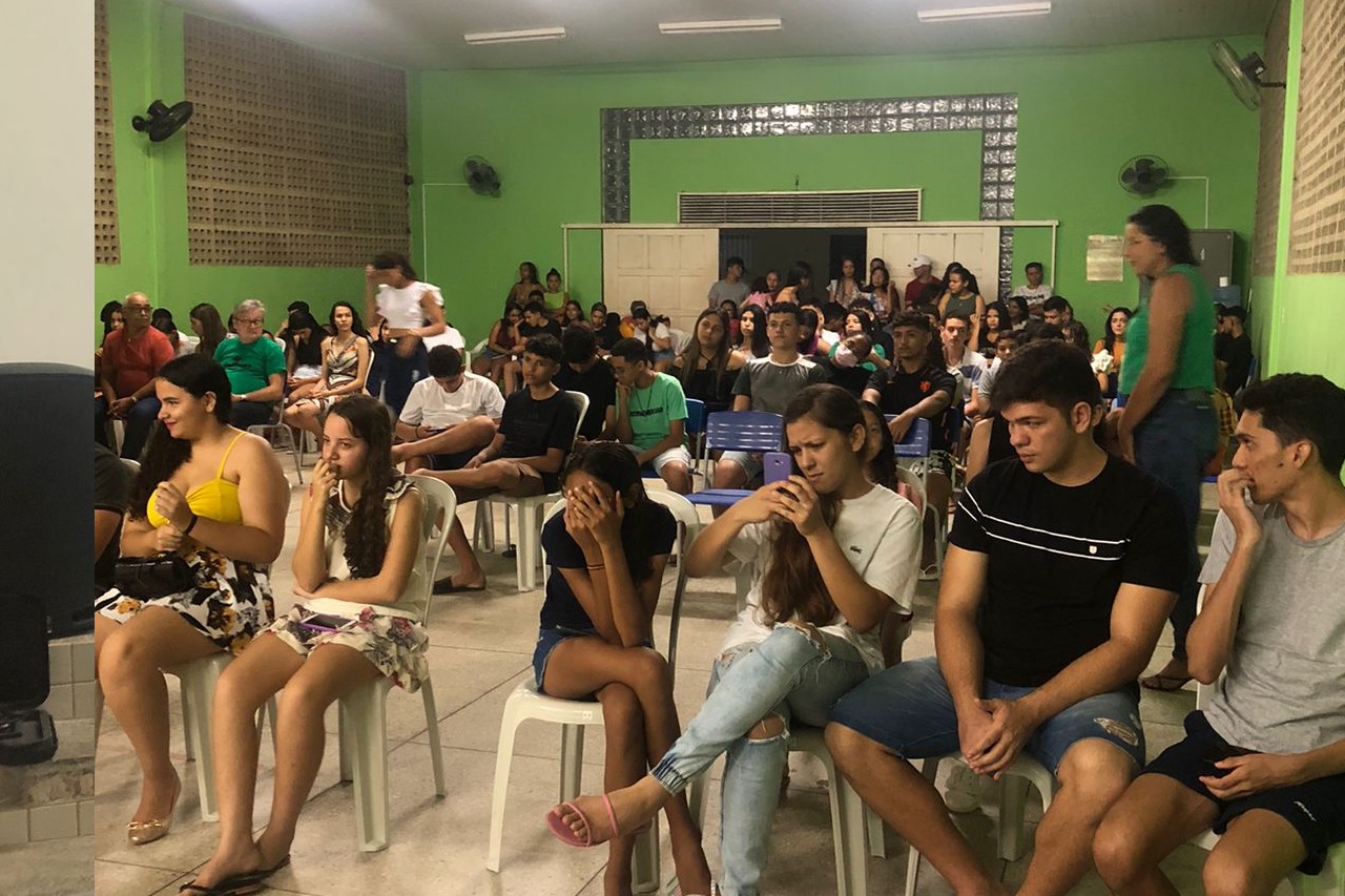 PREFEITURA REALIZA AÇÃO DE EDUCAÇÃO EM SAÚDE NA ESCOLA ESTADUAL OTONIEL TOMAZ DE ALMEIDA EM COMEMORAÇÃO AO DIA DO ESTUDANTE
