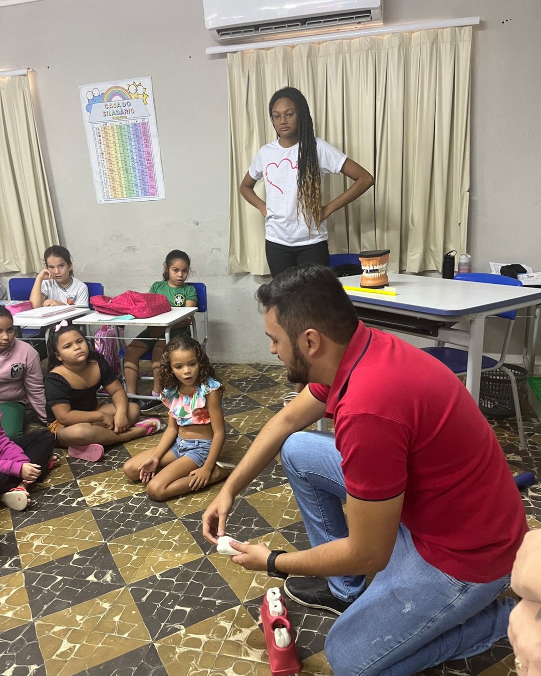 PREFEITURA DE MESSIAS TARGINO REALIZA AÇÃO COM DENTISTA, NUTRICIONISTA E ENFERMEIRA NA ESCOLA MUNICIPAL PROF. JÚLIO BENEDITO