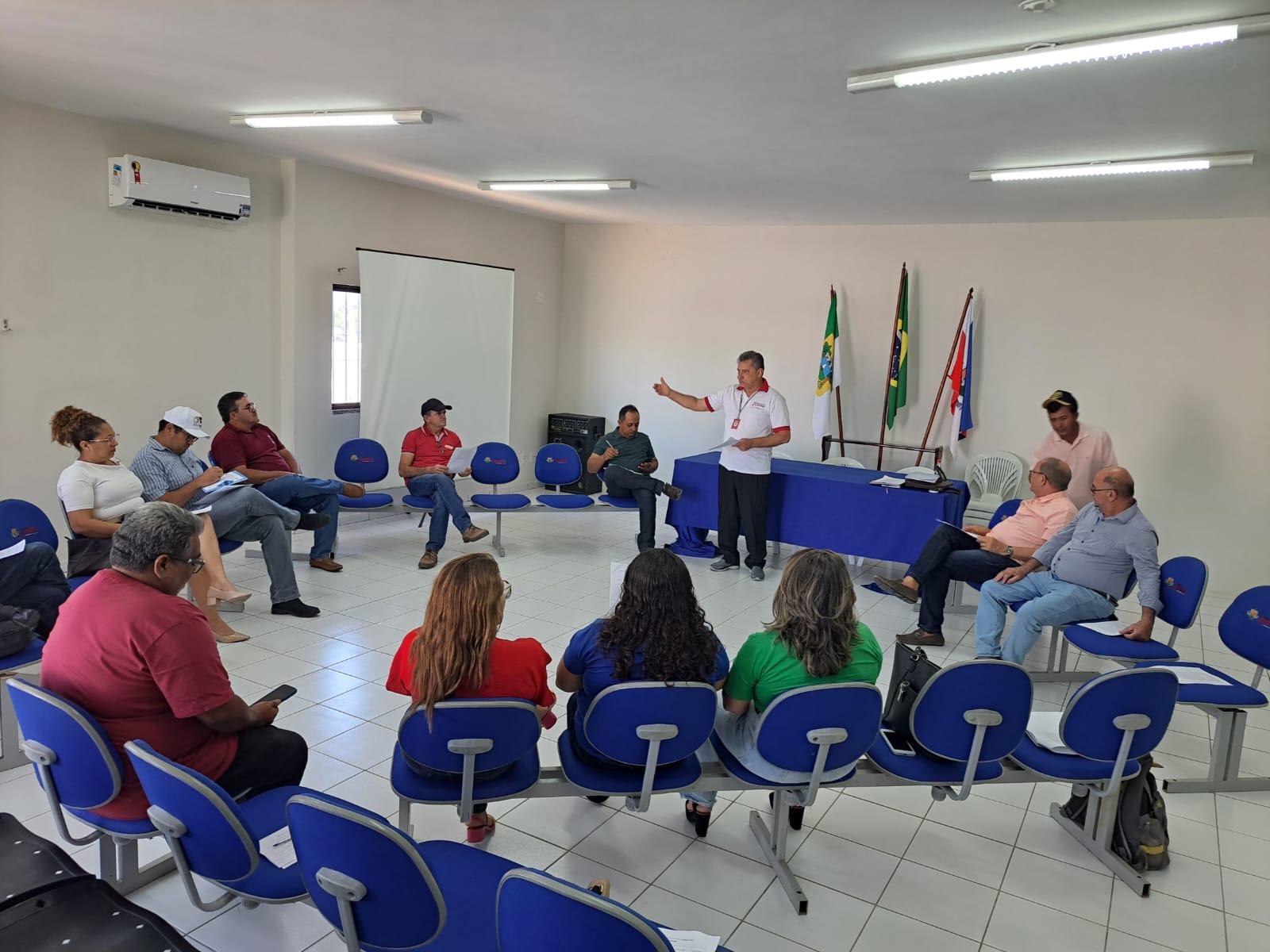 MESSIAS TARGINO PARTICIPA DE RENUIÃO DO COMITÊ GESTOR TERRITORIAL DA BONINOCULURA DE LEITE EM JANDUÍS