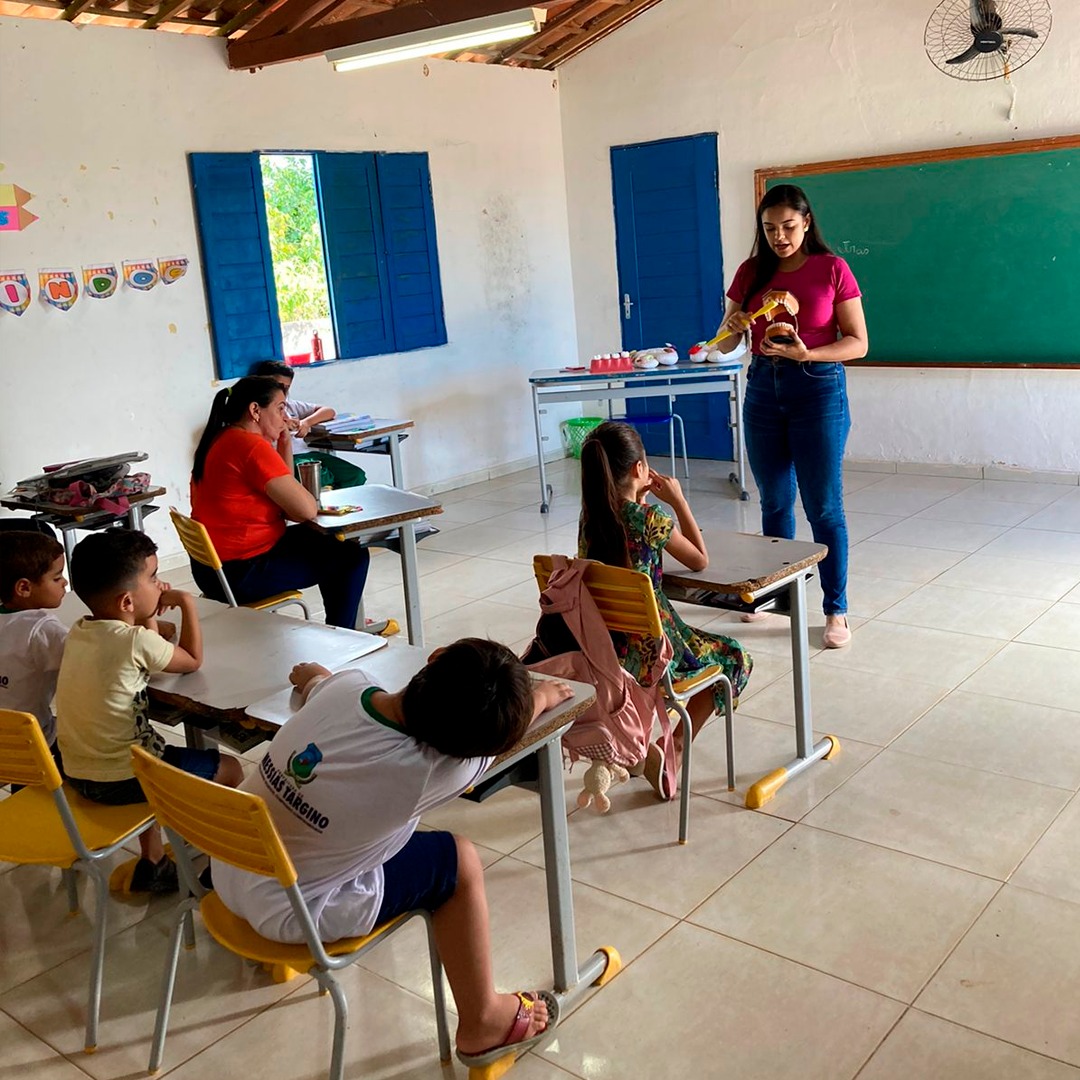 PREFEITURA REALIZA AÇÃO DO PSE COM A DENTISTA MARCIA FREITAS NA ESCOLA ANTÔNIO JÁCOME