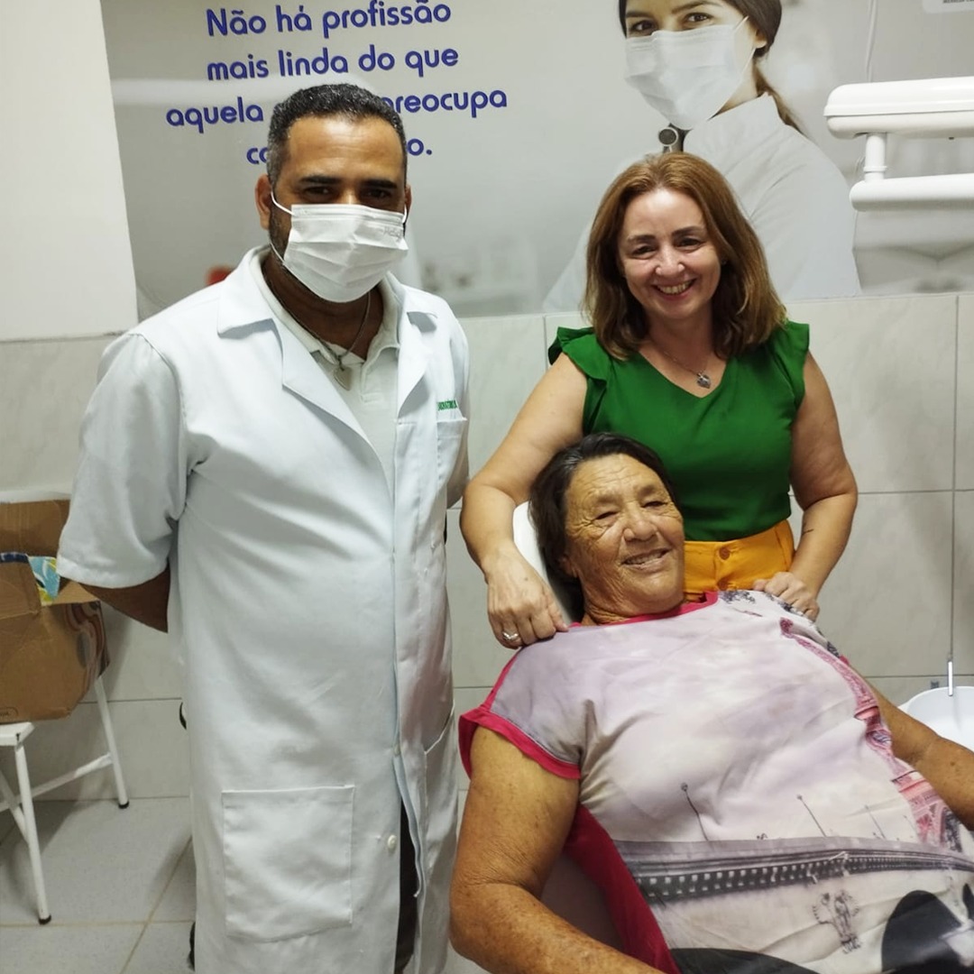 PREFEITURA REALIZA ENTREGA DE PRÓTESES ATRAVÉS DO CENTRO DE ESPECIALIDADES ODONTOLÓGICAS  (CEO)
