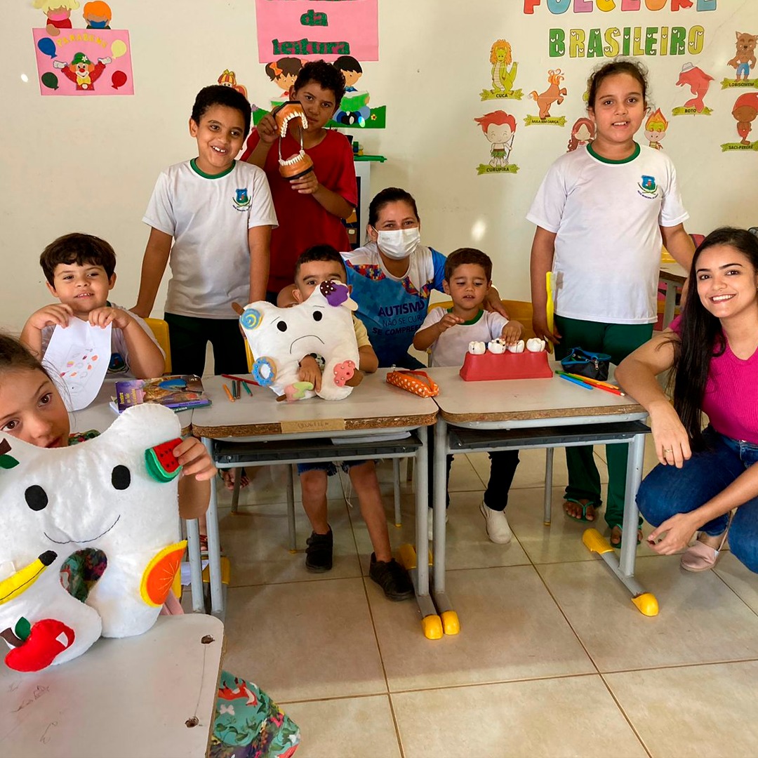 PREFEITURA REALIZA AÇÃO DO PSE COM A DENTISTA MARCIA FREITAS NA ESCOLA ANTÔNIO JÁCOME