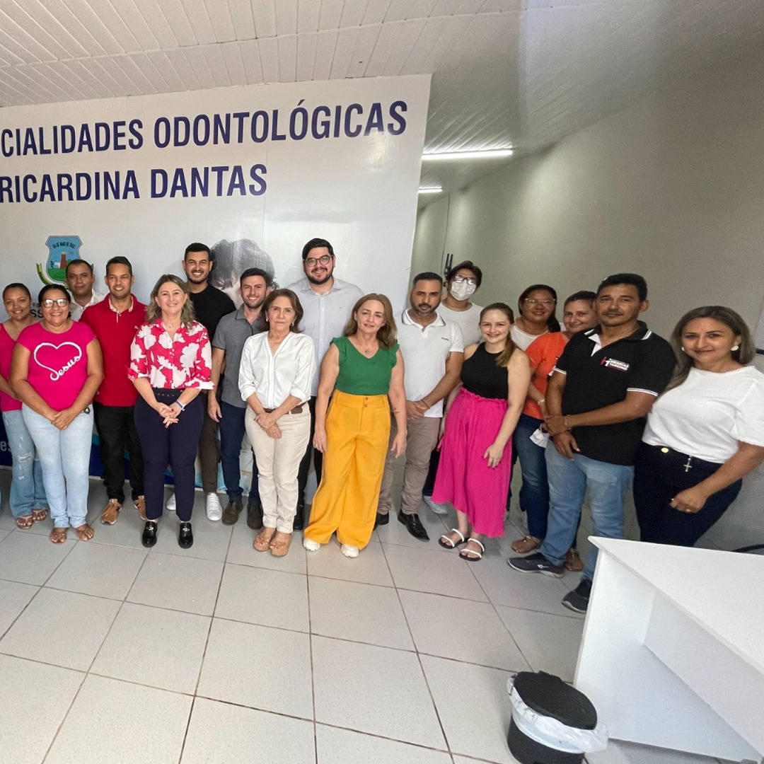 PREFEITURA ENTREGA VAN PARA FACILITAR DESLOCAMENTO DE PACIENTES DO MUNICÍPIO