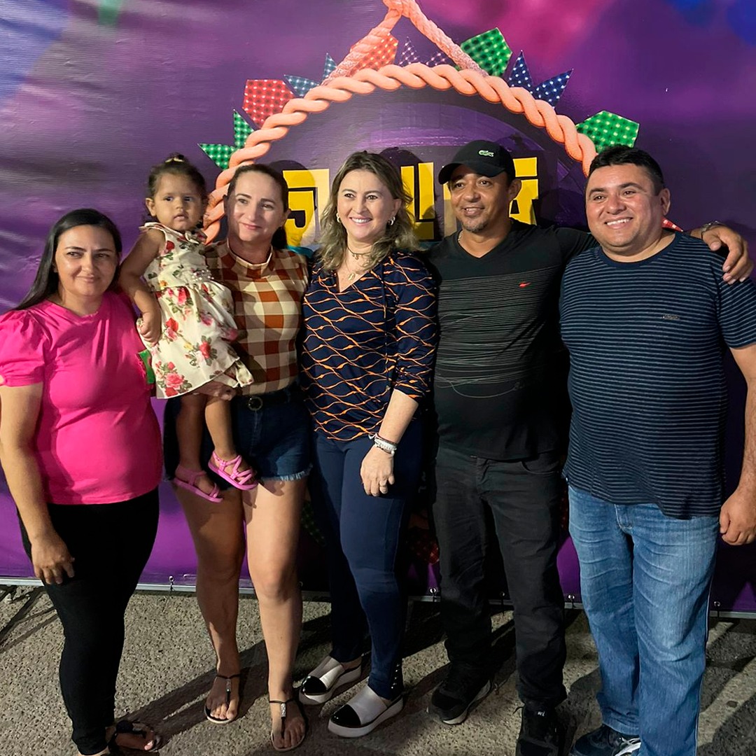 PREFEITURA REALIZA FEIRA DO EMPREENDEDOR COM APRESENTAÇÃO DA JUNINA BALANÇA SAIA