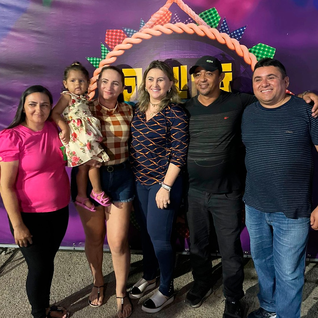 PREFEITURA REALIZA FEIRA DO EMPREENDEDOR COM APRESENTAÇÃO DA JUNINA BALANÇA SAIA