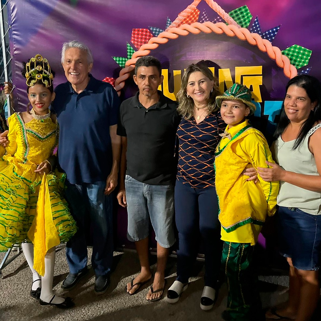 PREFEITURA REALIZA FEIRA DO EMPREENDEDOR COM APRESENTAÇÃO DA JUNINA BALANÇA SAIA