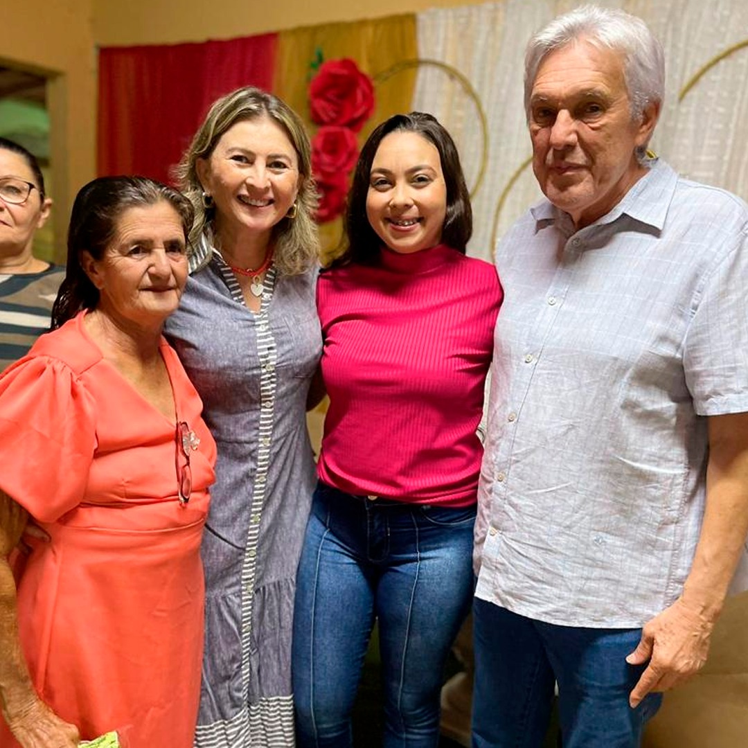 PREFEITURA REALIZA JANTAR EM COMEMORAÇÃO AO DIA DAS MÃES COM AS MULHERES DO GRUPO "VIVA MELHOR"