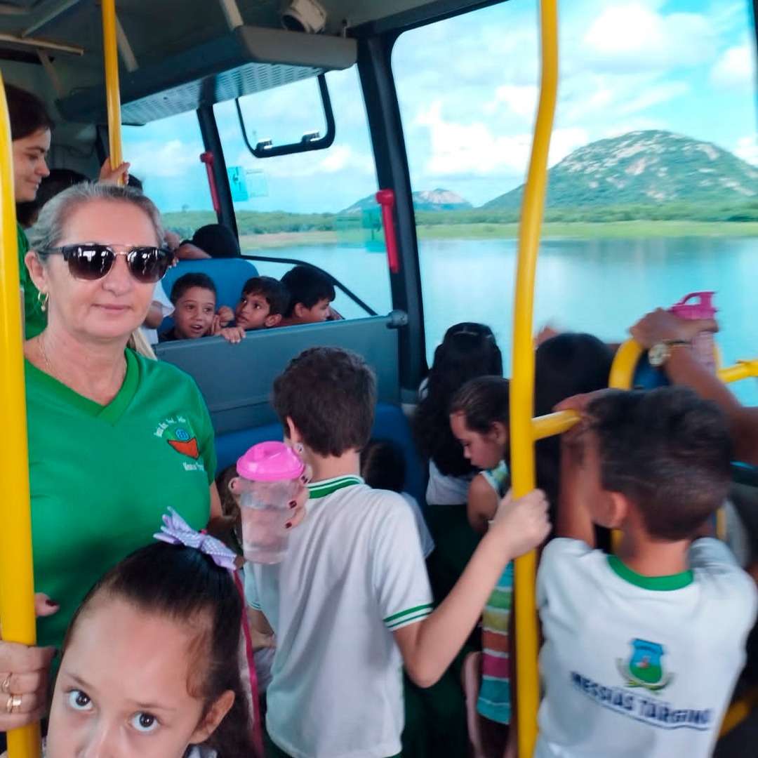 PROJETO DE EMANCIPAÇÃO POLÍTICA LEVA ALUNOS PARA CAEIRA DE MESSIAS TARGINO