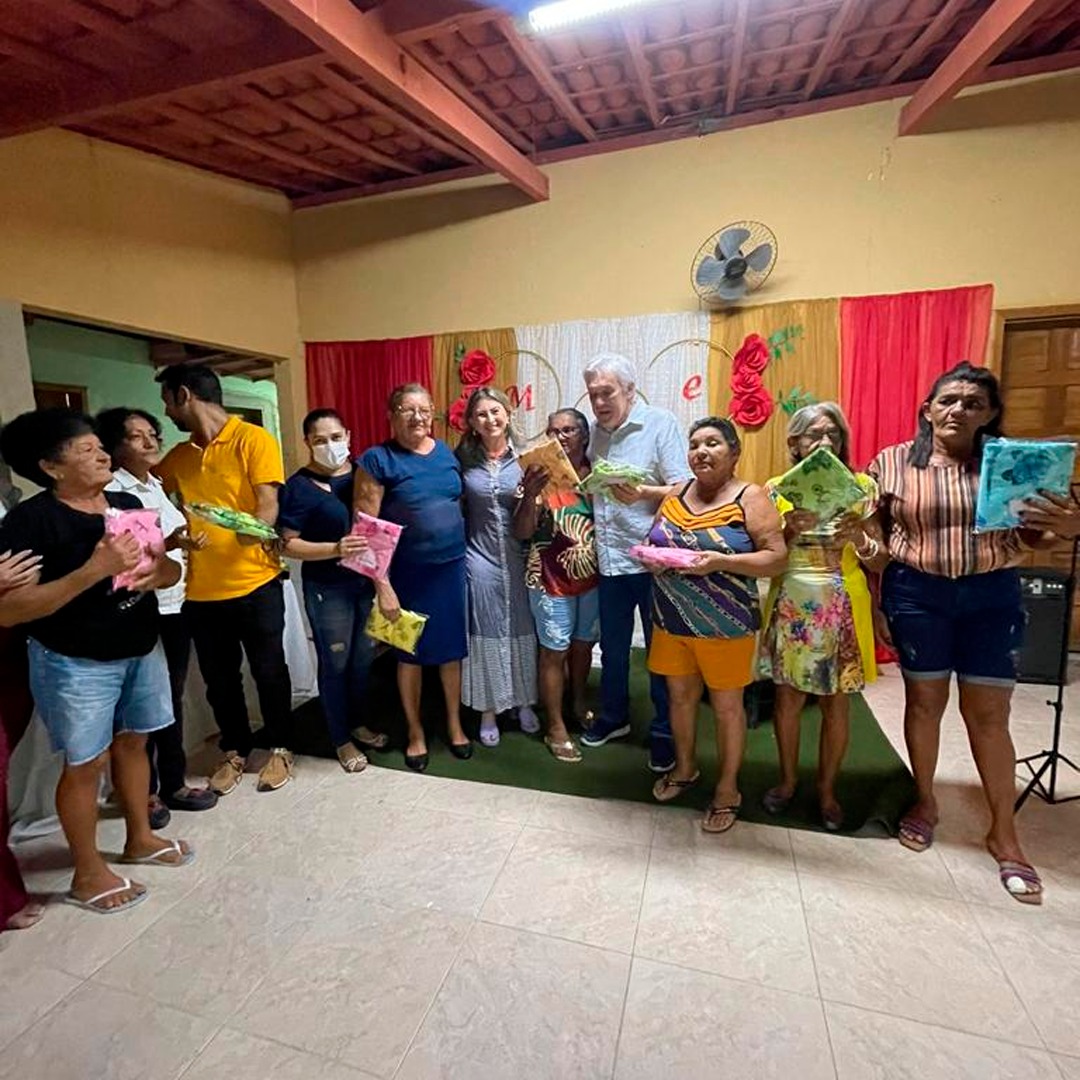 PREFEITURA REALIZA JANTAR EM COMEMORAÇÃO AO DIA DAS MÃES COM AS MULHERES DO GRUPO "VIVA MELHOR"