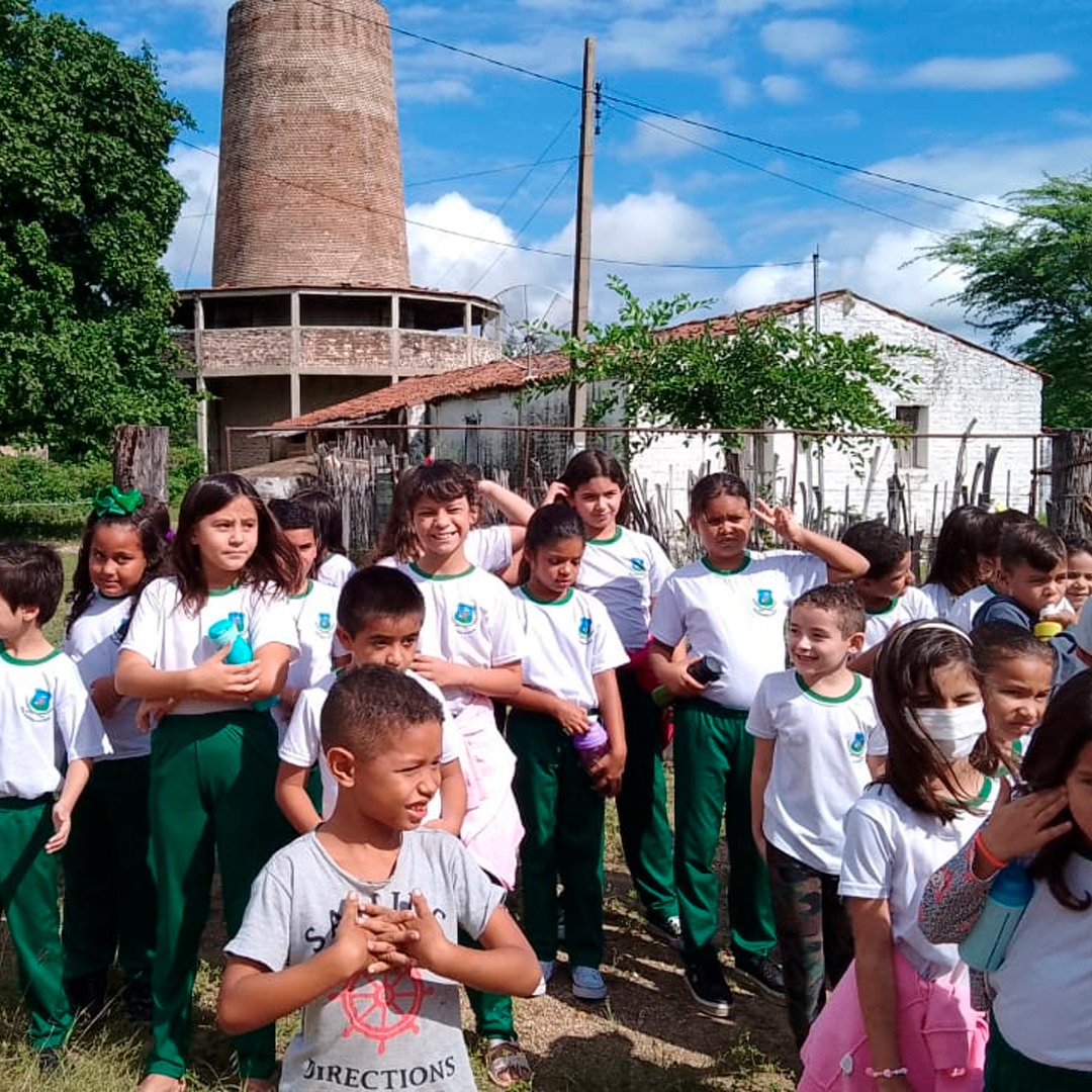 PROJETO DE EMANCIPAÇÃO POLÍTICA LEVA ALUNOS PARA CAEIRA DE MESSIAS TARGINO