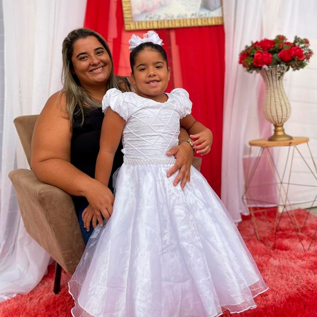 CRECHE MUNICIPAL MARIA CÂNDIDA DA CONCEIÇÃO  REALIZA COMEMORAÇÕES DOS DIAS DAS MÃES
