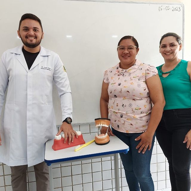 PREFEITURA REALIZA AÇÃO DO PROGRAMA "SAÚDE NA ESCOLA" COM O DENTISTA LUCAS JALES