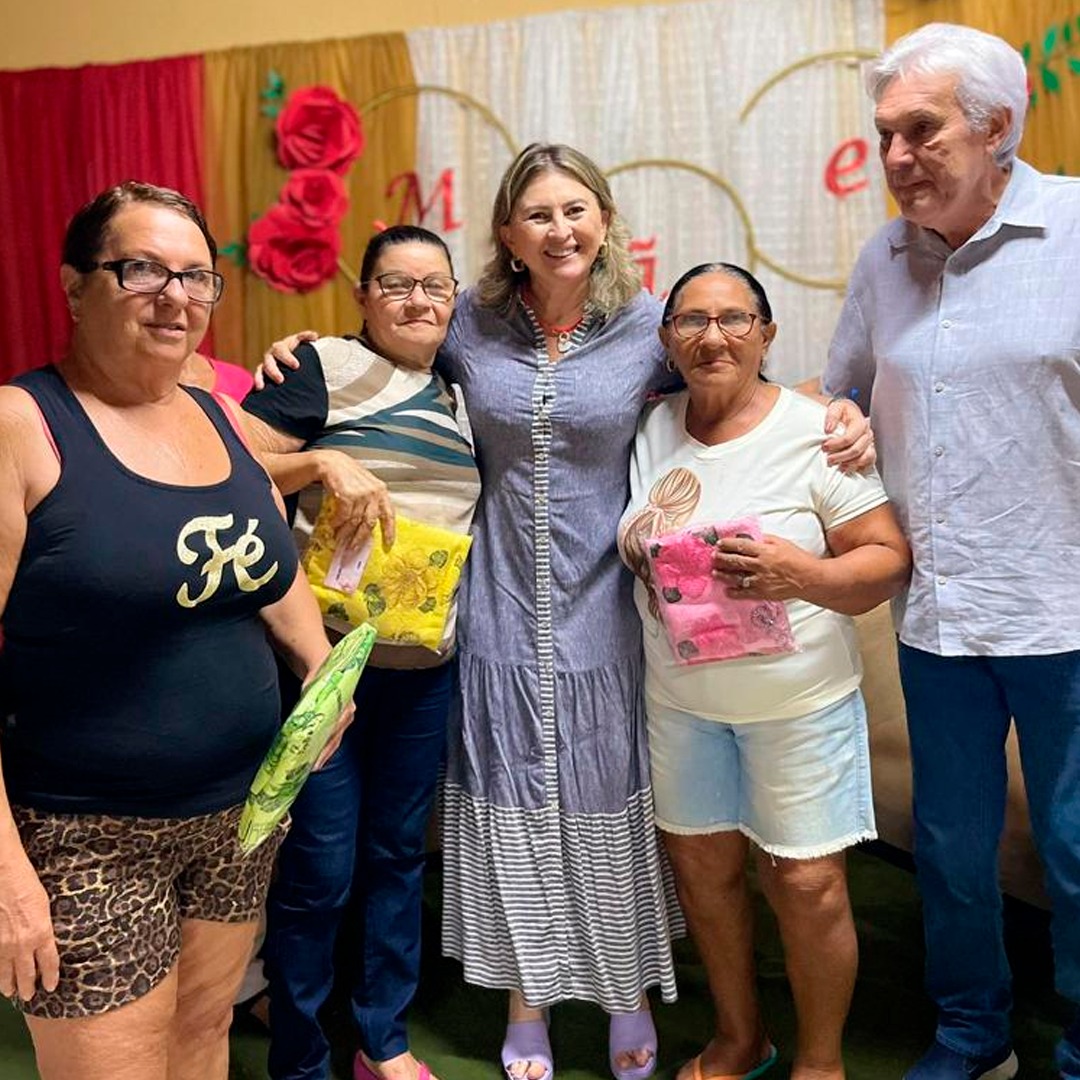 PREFEITURA REALIZA JANTAR EM COMEMORAÇÃO AO DIA DAS MÃES COM AS MULHERES DO GRUPO "VIVA MELHOR"