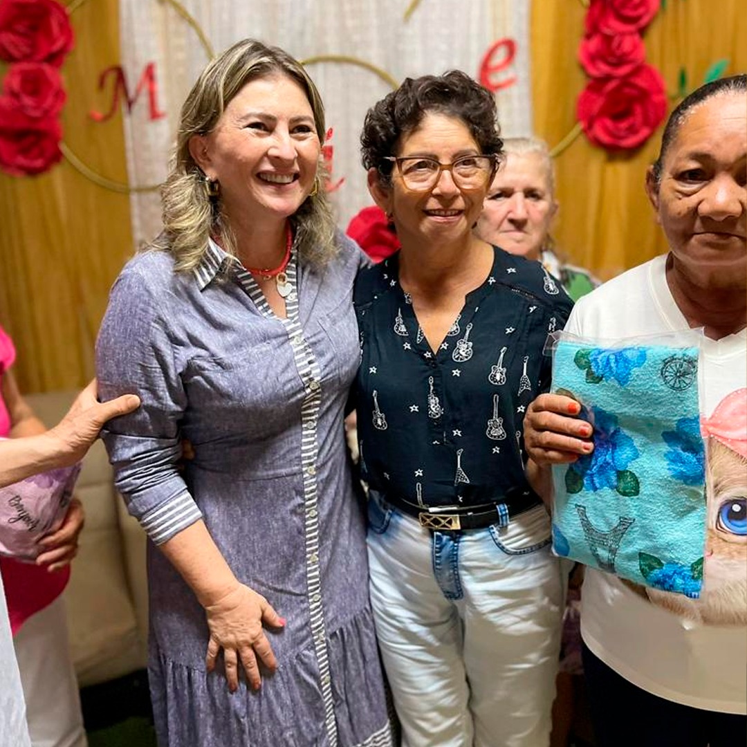 PREFEITURA REALIZA JANTAR EM COMEMORAÇÃO AO DIA DAS MÃES COM AS MULHERES DO GRUPO "VIVA MELHOR"