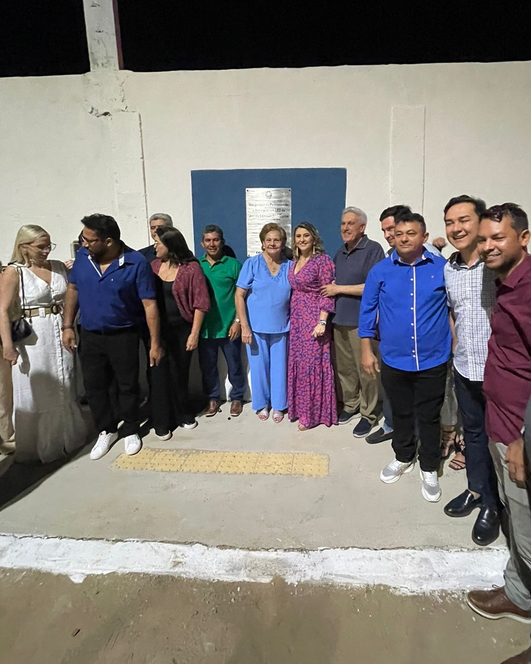PREFEITURA ENTREGA AV.  EDMILSON JALES DANTAS PAVIMENTADA E COM ILUMINAÇÃO DE LED