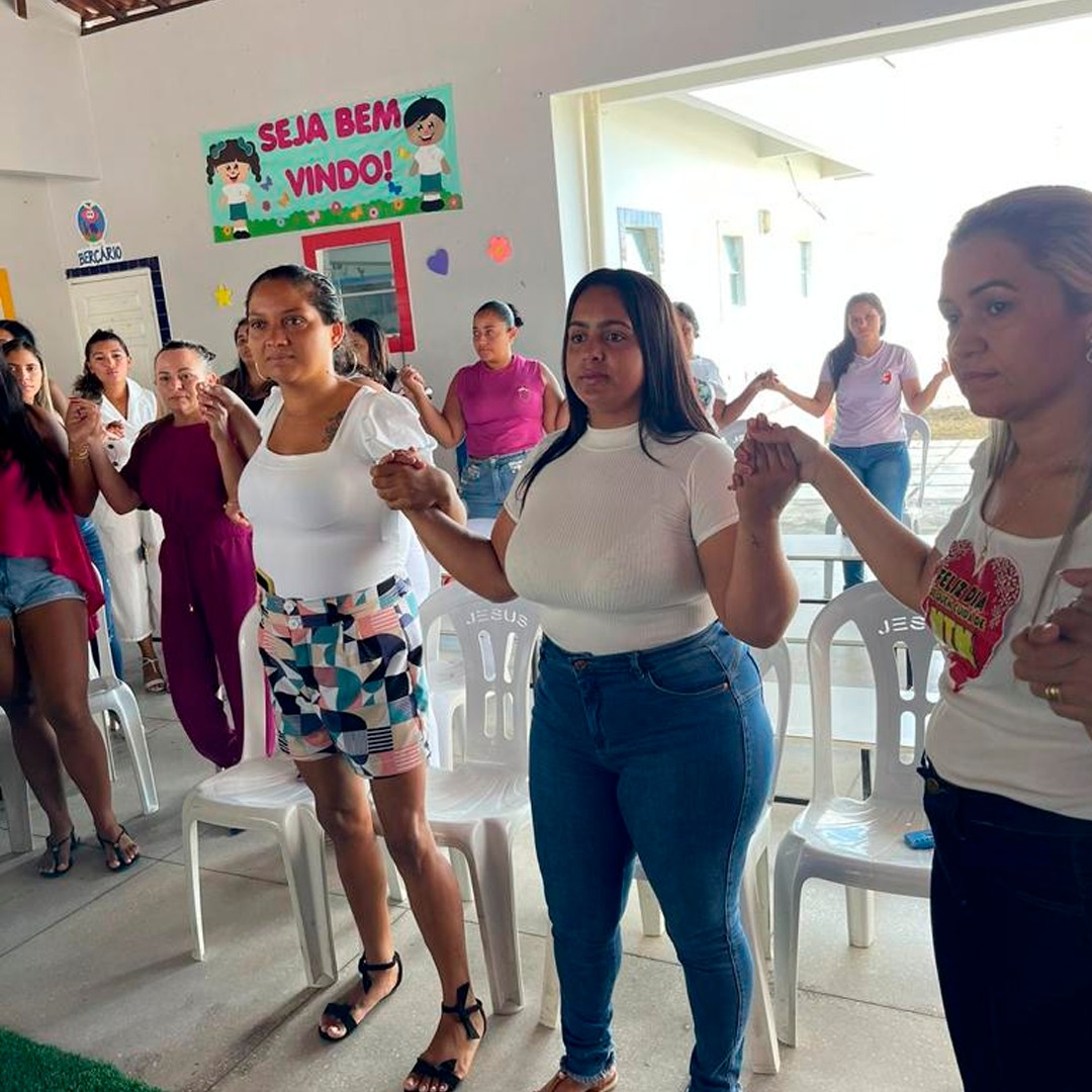 CRECHE MUNICIPAL MARIA CÂNDIDA DA CONCEIÇÃO  REALIZA COMEMORAÇÕES DOS DIAS DAS MÃES