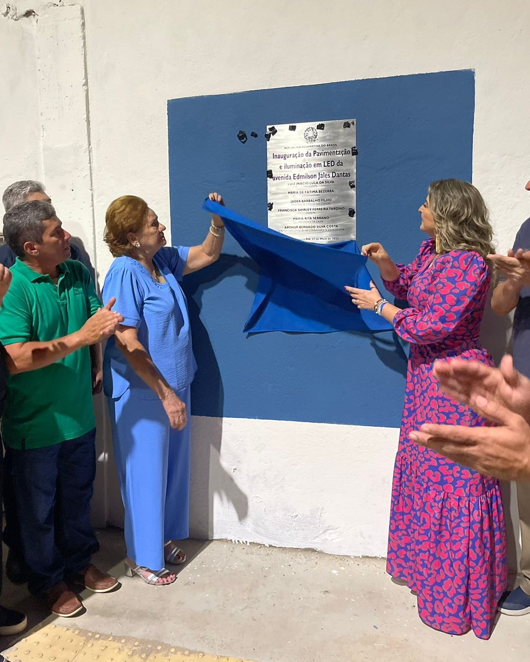 PREFEITURA ENTREGA AV.  EDMILSON JALES DANTAS PAVIMENTADA E COM ILUMINAÇÃO DE LED