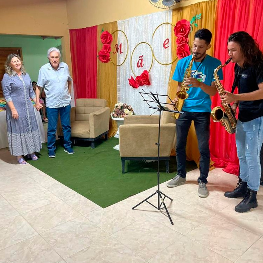 PREFEITURA REALIZA JANTAR EM COMEMORAÇÃO AO DIA DAS MÃES COM AS MULHERES DO GRUPO "VIVA MELHOR"