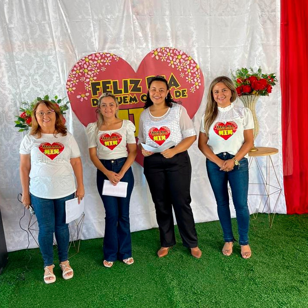 CRECHE MUNICIPAL MARIA CÂNDIDA DA CONCEIÇÃO  REALIZA COMEMORAÇÕES DOS DIAS DAS MÃES