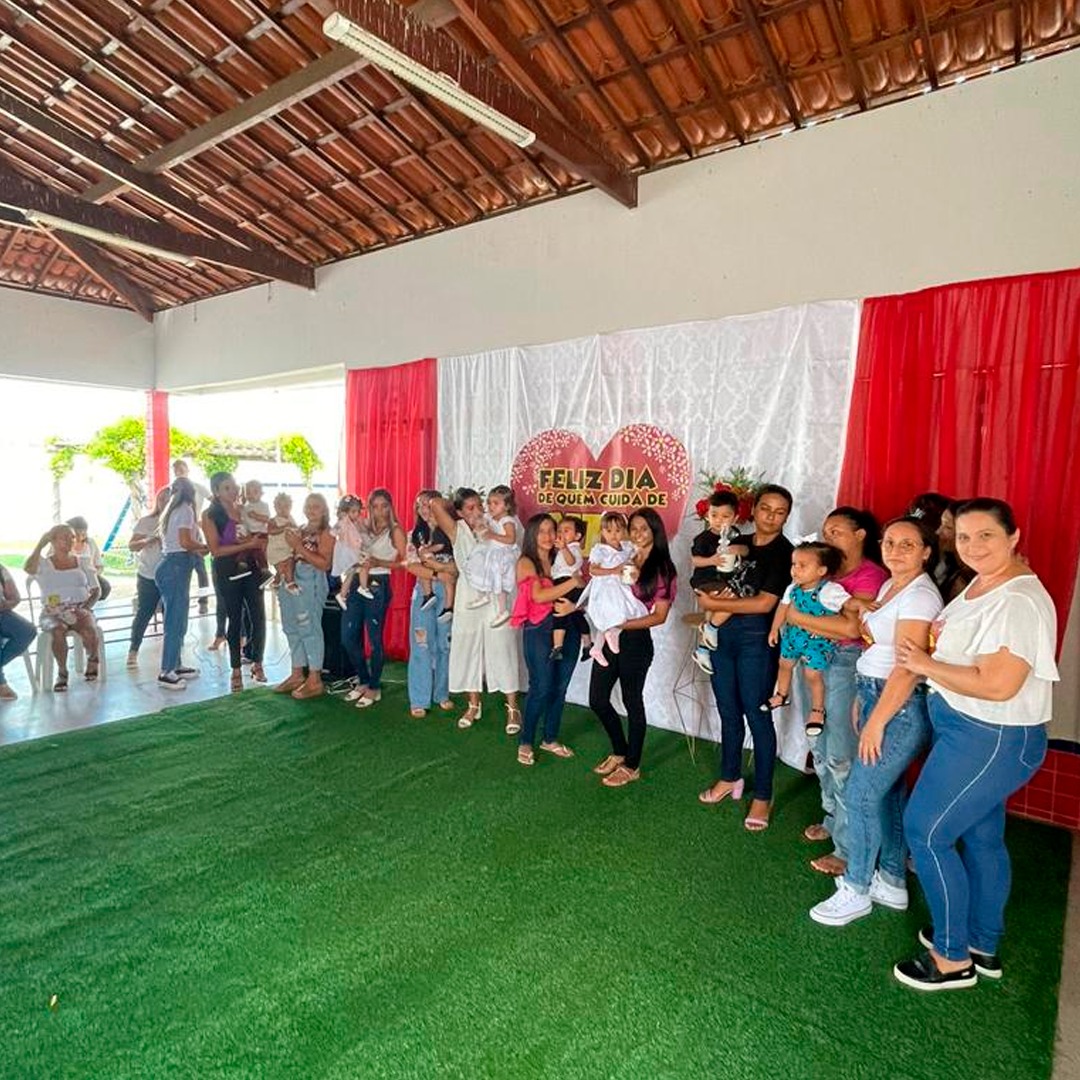 CRECHE MUNICIPAL MARIA CÂNDIDA DA CONCEIÇÃO  REALIZA COMEMORAÇÕES DOS DIAS DAS MÃES