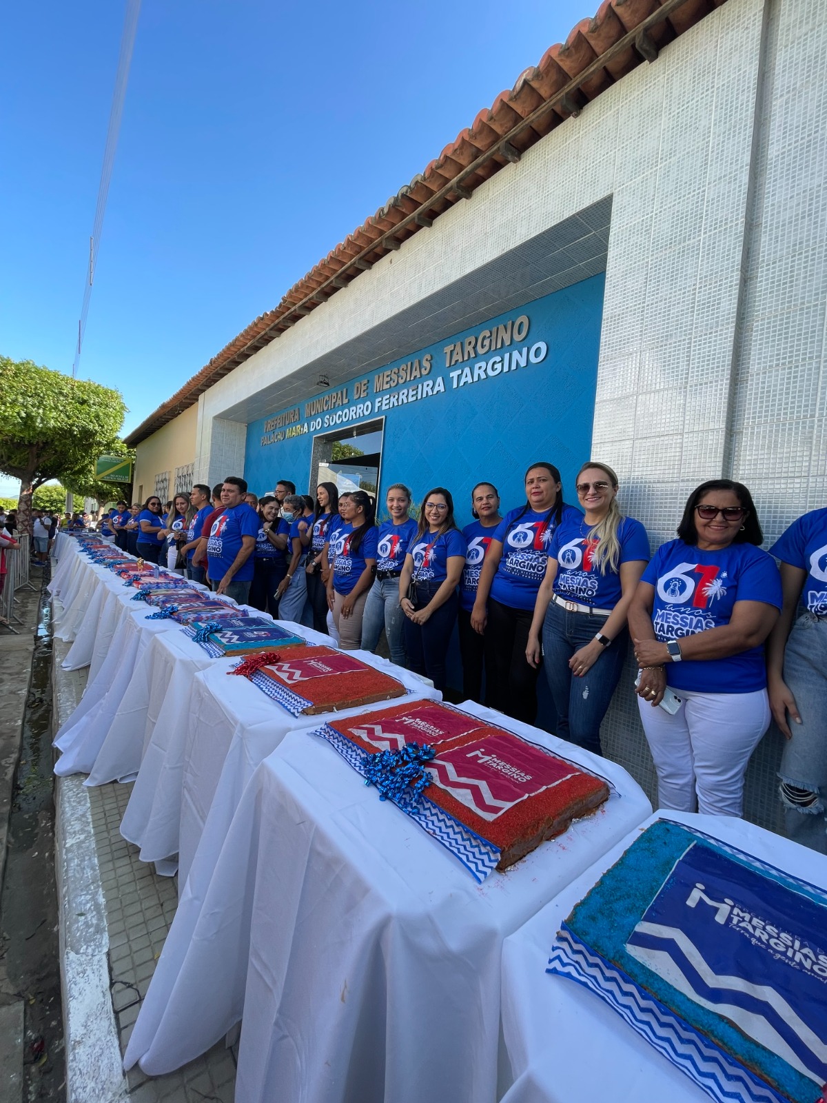 MESSIAS TARGINO CELEBRA 61 ANOS COM O TRADICIONAL BOLO DE 61 METROS
