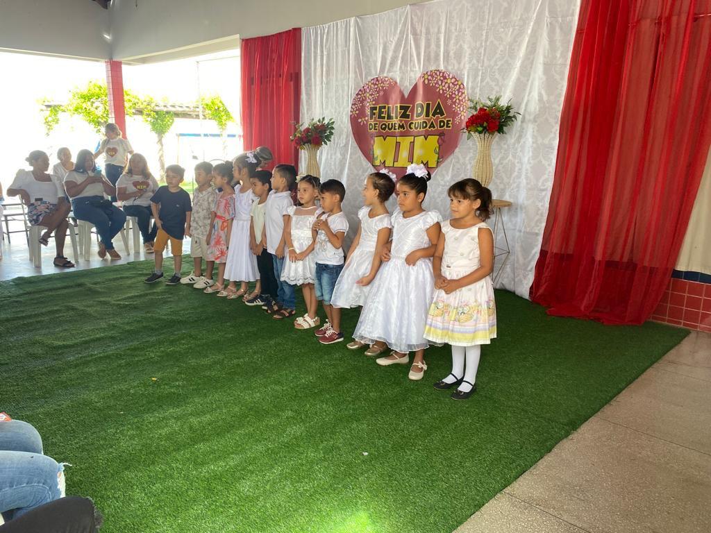 CRECHE MUNICIPAL MARIA CÂNDIDA DA CONCEIÇÃO  REALIZA COMEMORAÇÕES DOS DIAS DAS MÃES