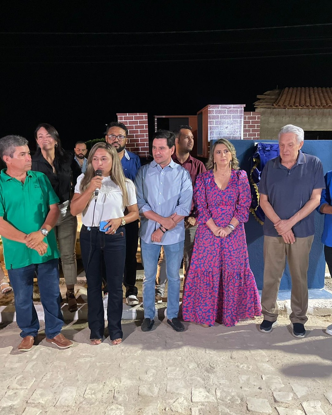 PREFEITURA ENTEGA AV. ORLANDO TOMAZ DE ALMEIDAPAVIMENTADA E COM ILUMINAÇÃO DE LED