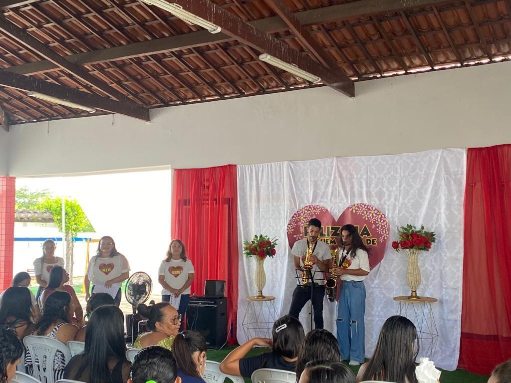 CRECHE MUNICIPAL MARIA CÂNDIDA DA CONCEIÇÃO  REALIZA COMEMORAÇÕES DOS DIAS DAS MÃES