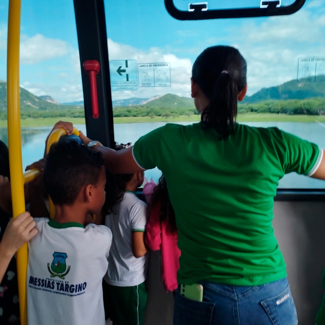 PROJETO DE EMANCIPAÇÃO POLÍTICA LEVA ALUNOS PARA CAEIRA DE MESSIAS TARGINO