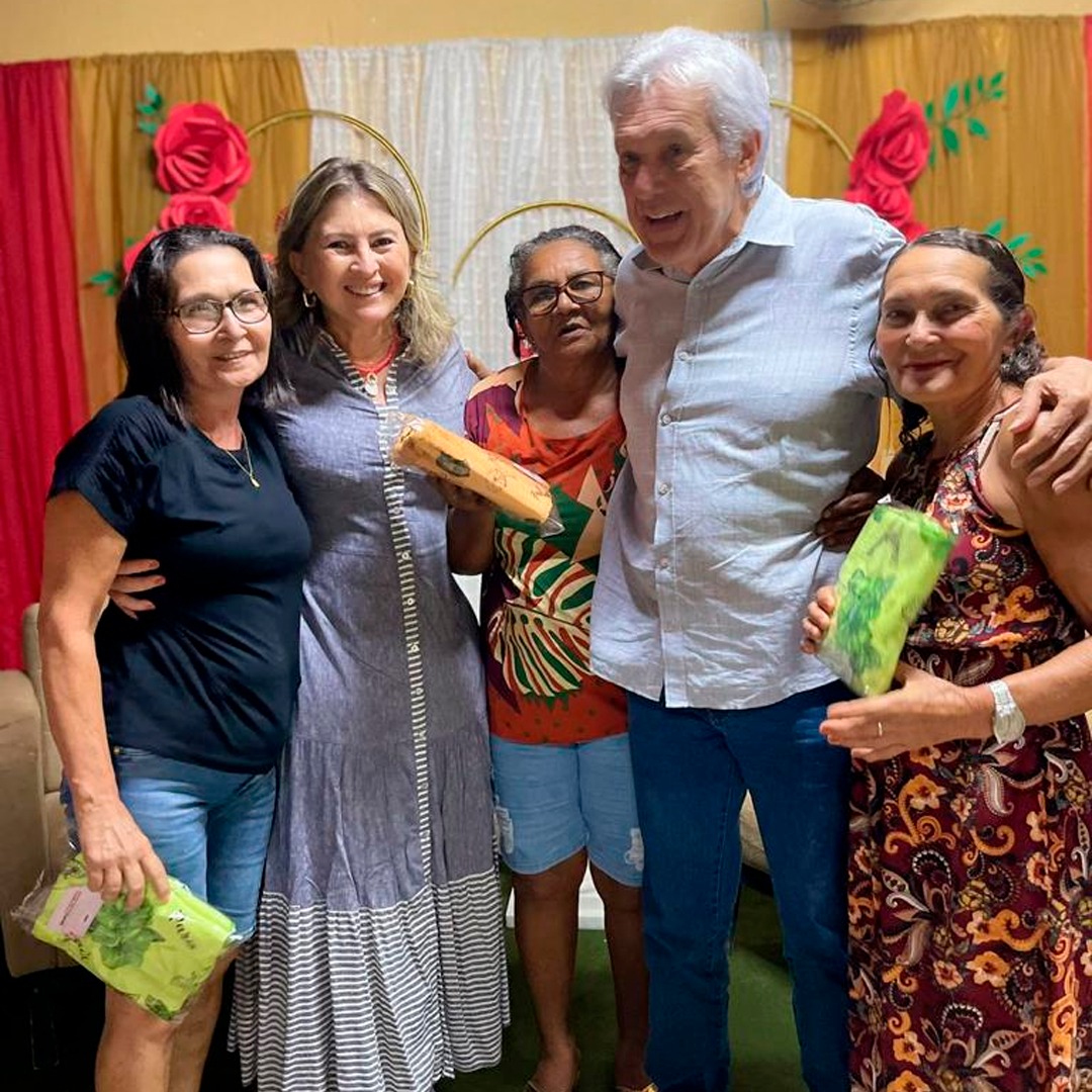 PREFEITURA REALIZA JANTAR EM COMEMORAÇÃO AO DIA DAS MÃES COM AS MULHERES DO GRUPO "VIVA MELHOR"