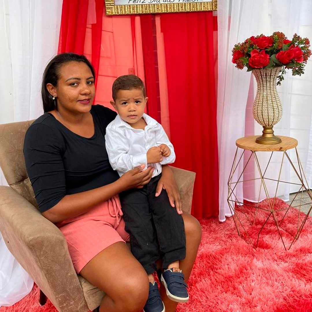 CRECHE MUNICIPAL MARIA CÂNDIDA DA CONCEIÇÃO  REALIZA COMEMORAÇÕES DOS DIAS DAS MÃES