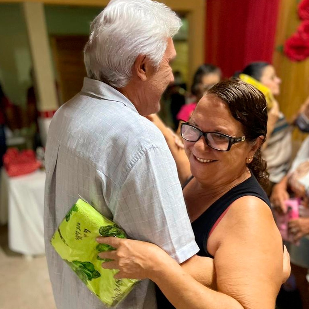 PREFEITURA REALIZA JANTAR EM COMEMORAÇÃO AO DIA DAS MÃES COM AS MULHERES DO GRUPO "VIVA MELHOR"