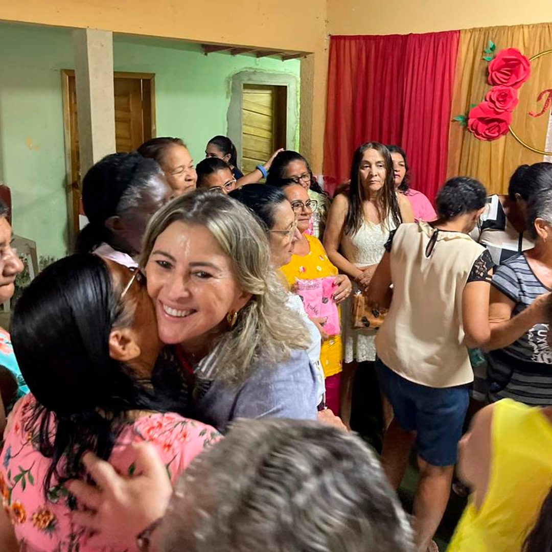 PREFEITURA REALIZA JANTAR EM COMEMORAÇÃO AO DIA DAS MÃES COM AS MULHERES DO GRUPO "VIVA MELHOR"