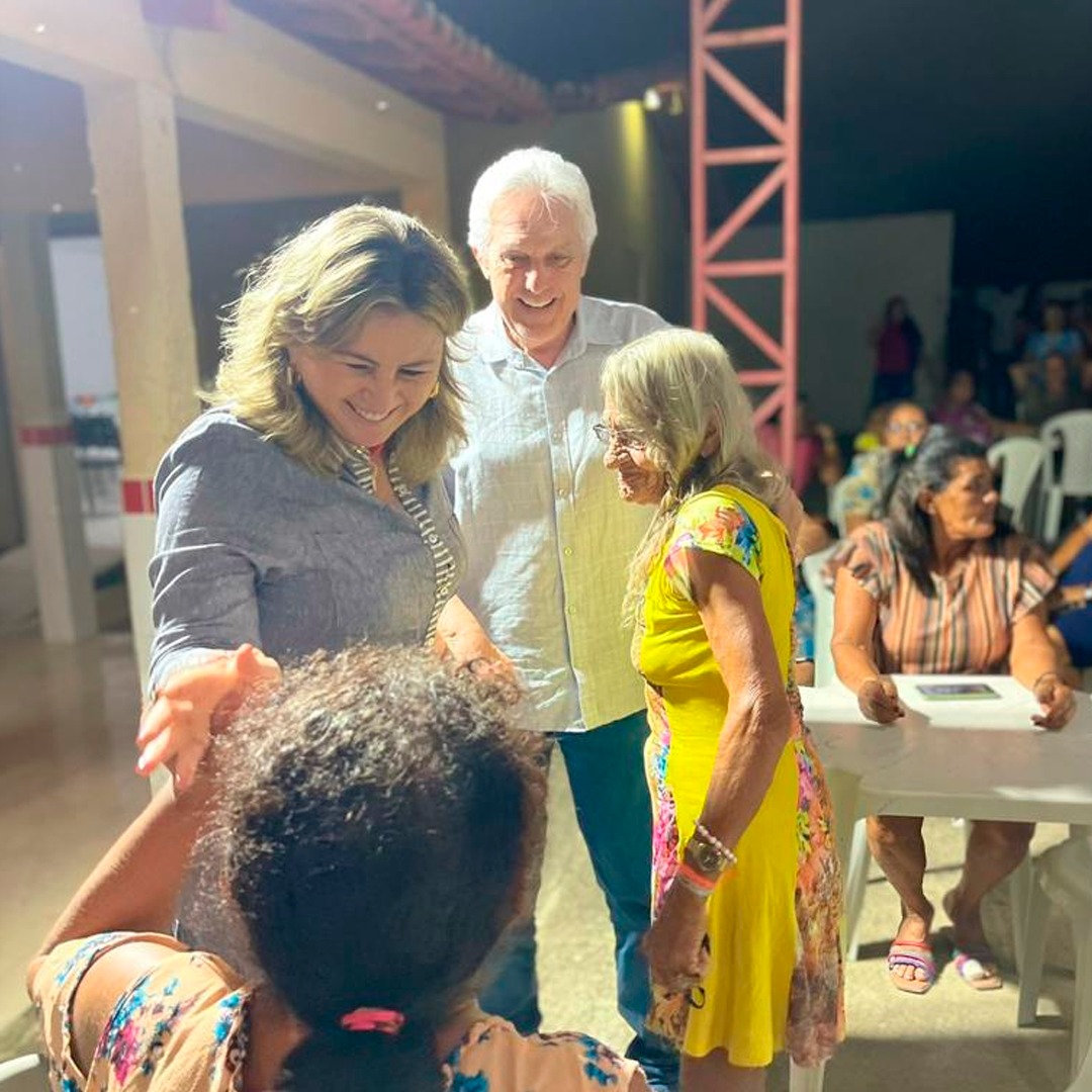 PREFEITURA REALIZA JANTAR EM COMEMORAÇÃO AO DIA DAS MÃES COM AS MULHERES DO GRUPO "VIVA MELHOR"