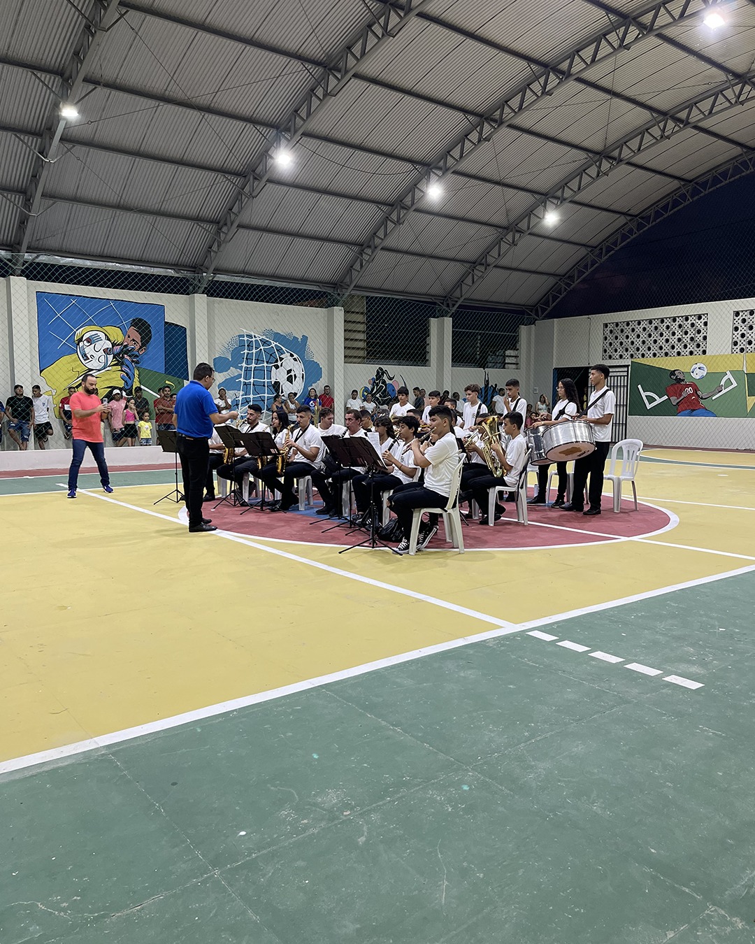 PREFEITURA REALIZA ENTREGA DA QUADRA DE ESORTES NO CONJUNTO OSNILDO TARGINO