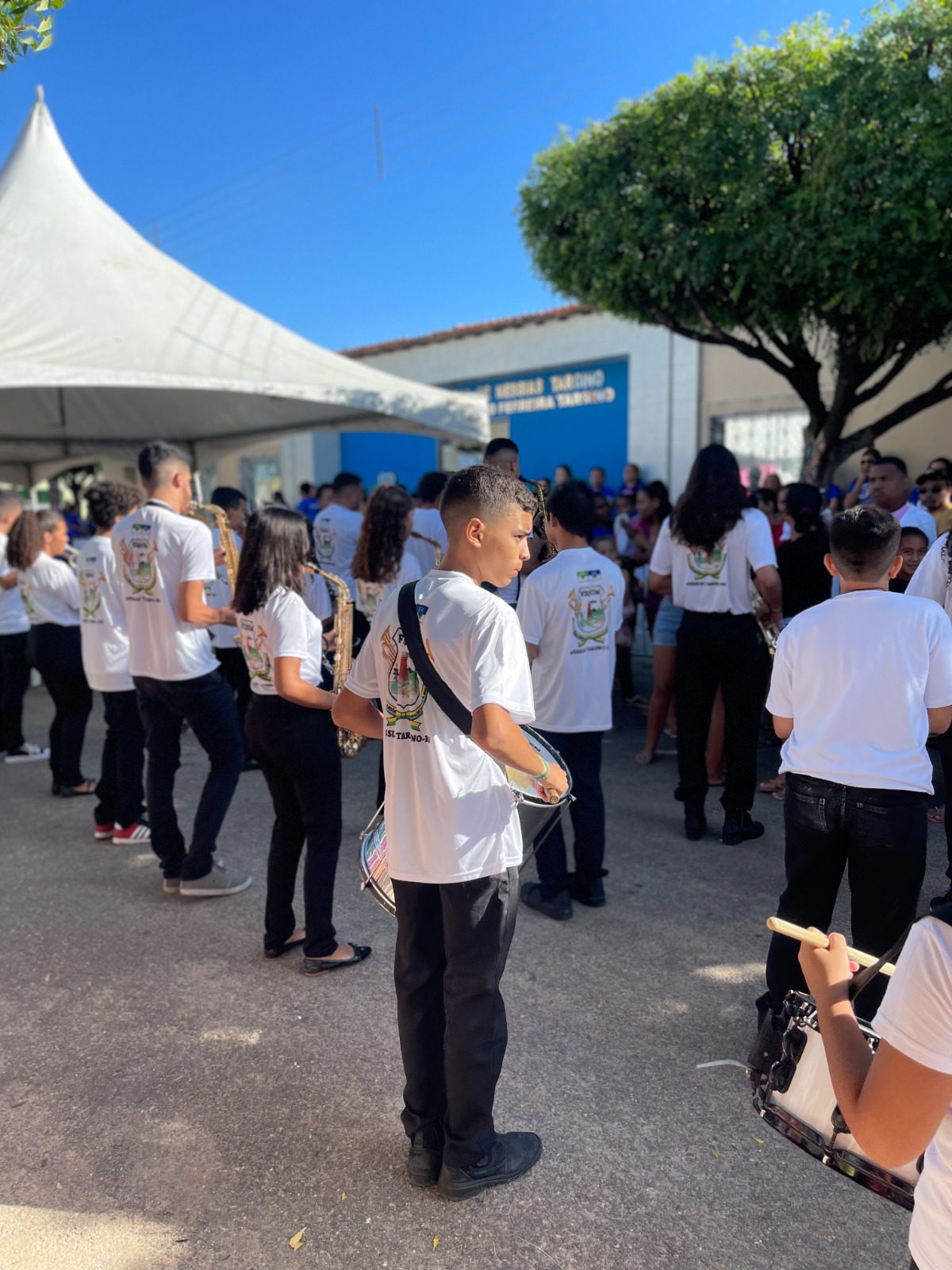 MESSIAS TARGINO CELEBRA 61 ANOS COM O TRADICIONAL BOLO DE 61 METROS