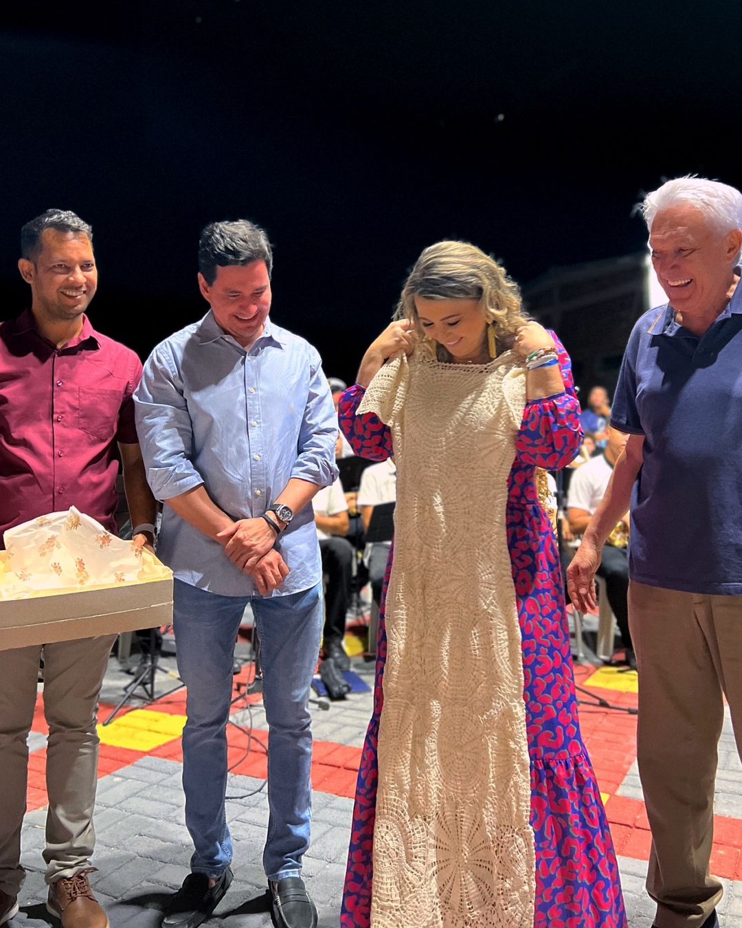 PREFEITURA INAUGURA PRAÇA TEREZINHA FREITAS TARGINO DE MEDEIROS