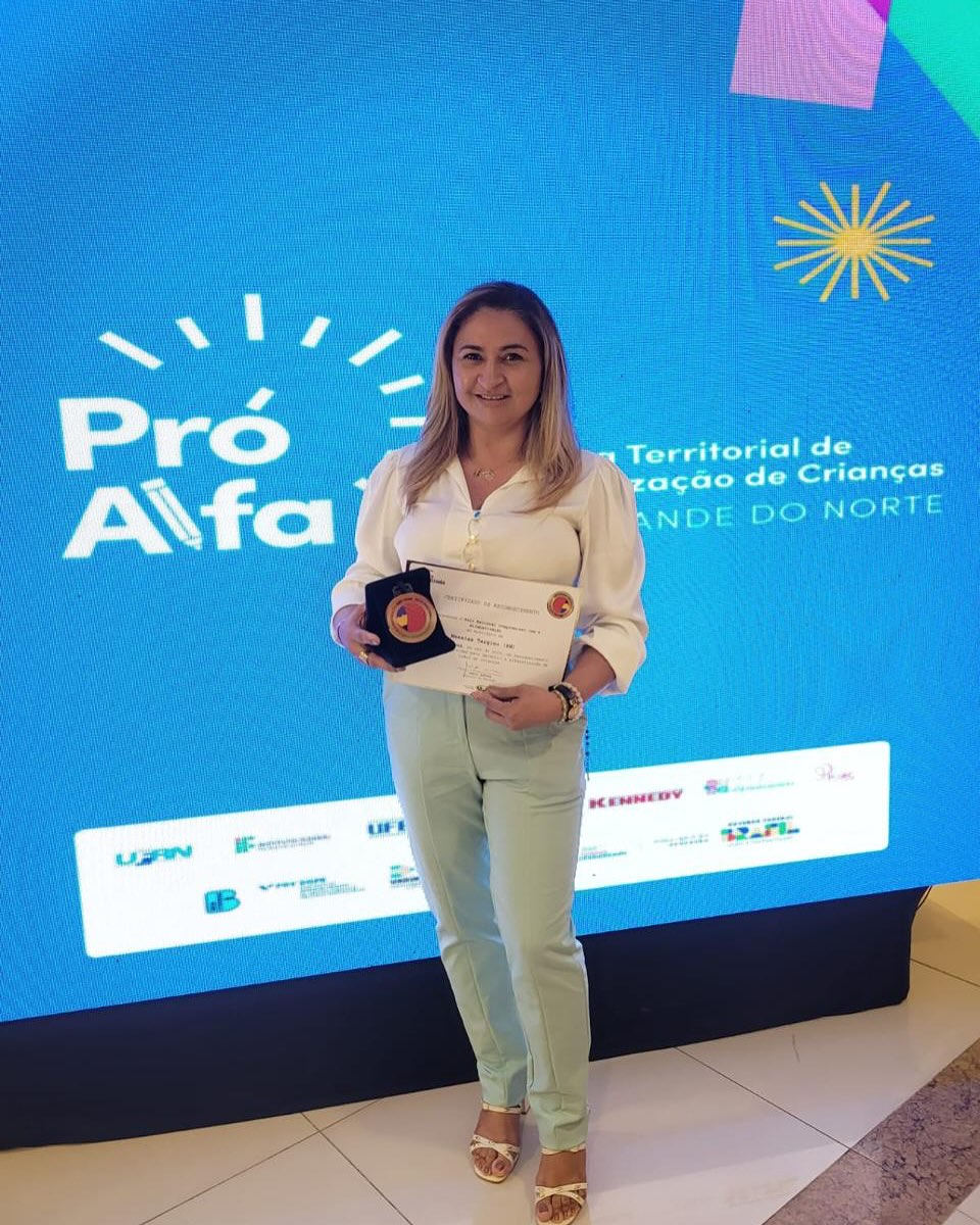 Messias Targino presente no 4º Seminário Estadual Pró-Alfa e é reconhecida com o Selo de Compromisso com a Alfabetização